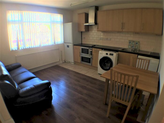 2 Bedroom Flat To Rent In Dunstable Road, Luton LU4