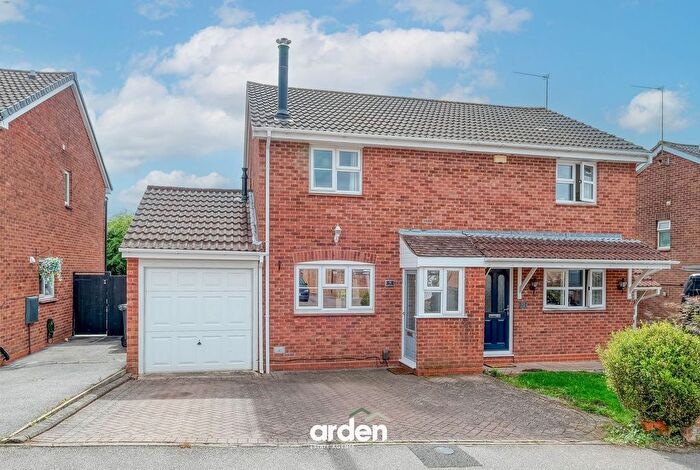 3 Bedroom Semi-Detached House For Sale In Tidbury Close, Redditch, B97