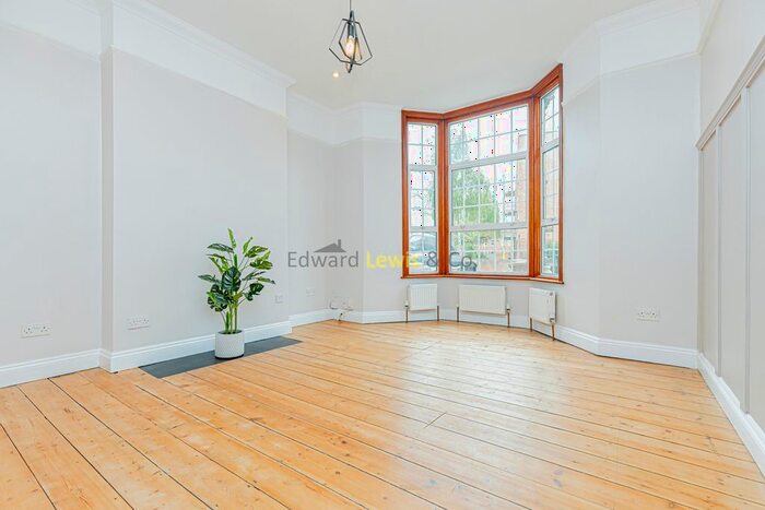 4 Bedroom Flat To Rent In Brooke Road, London, N16