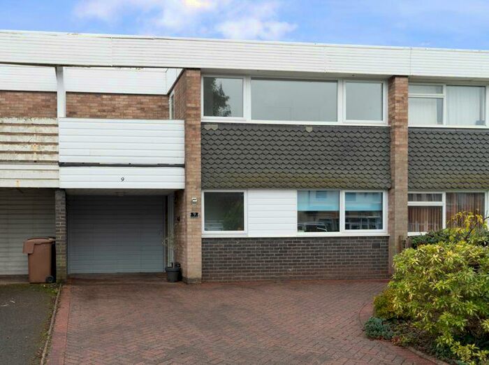 3 Bedroom Town House To Rent In Pinewoods Avenue, Hagley, DY9