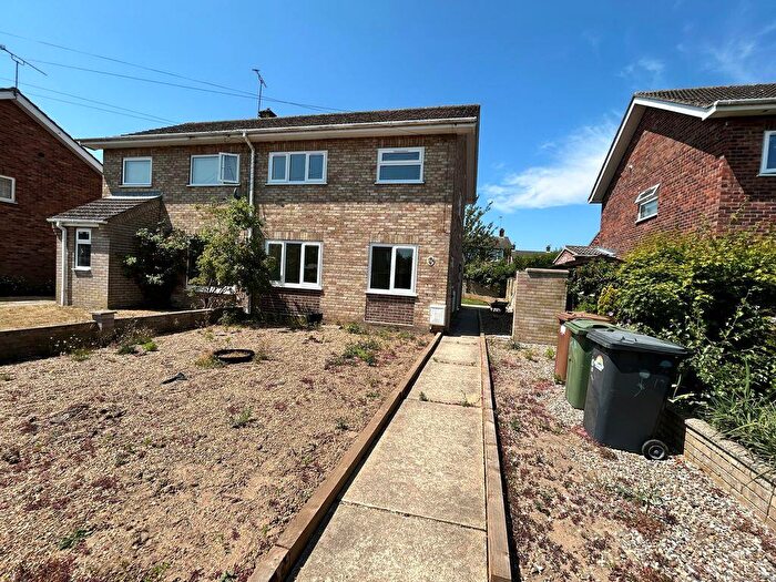 3 Bedroom Semi-Detached House To Rent In Rosedale Gardens, Belton, NR31