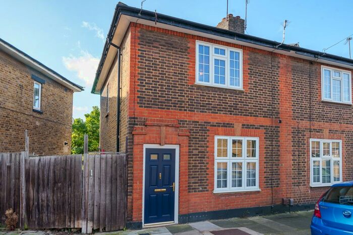 2 Bedroom Flat To Rent In Roan Street, London, SE10