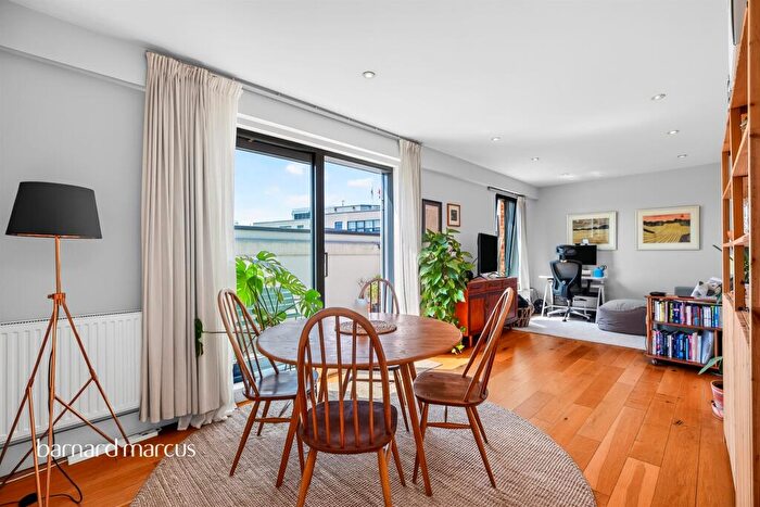 1 Bedroom Apartment For Sale In Queens Road, London, SE15