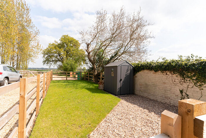 2 Bedroom Bungalow For Sale In Fernwood Farm, Rouncil Lane, Kenilworth, CV8
