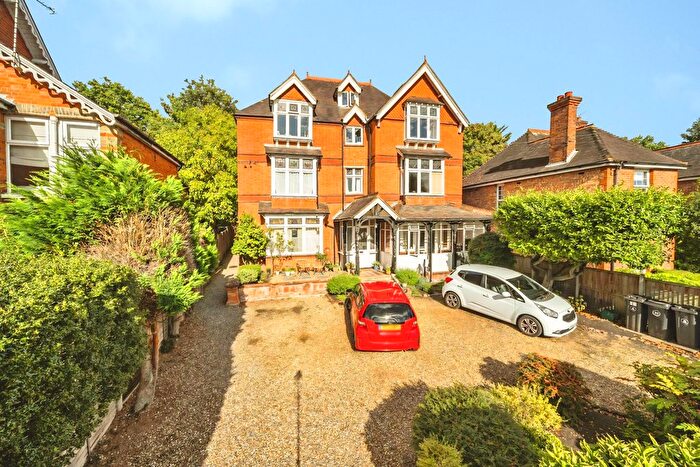3 Bedroom Flat For Sale In Woodlands Road, Camberley, GU15