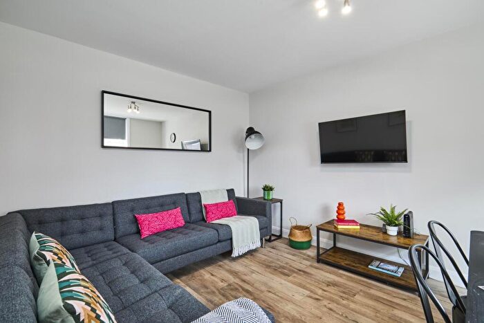 6 Bedroom House To Rent In Broomfield View, Leeds, LS6
