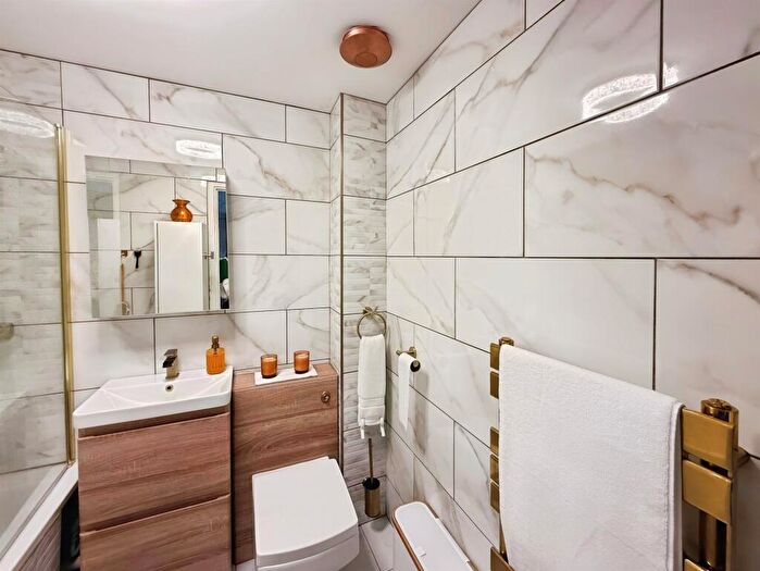 2 Bedroom Flat For Sale In Neptune Road, Barry, CF62