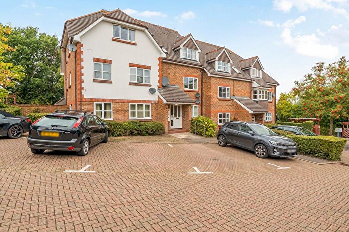 2 Bedroom Flat For Sale In Capstans Wharf, St Johns, Woking, GU21
