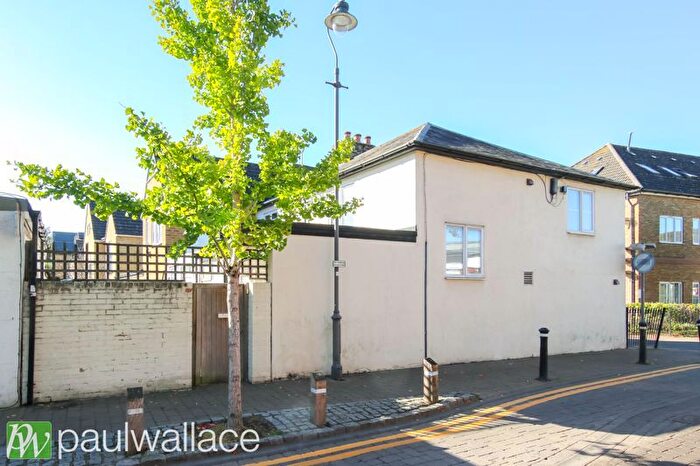 2 Bedroom End Terrace House For Sale In Lowfield Lane, Hoddesdon, EN11