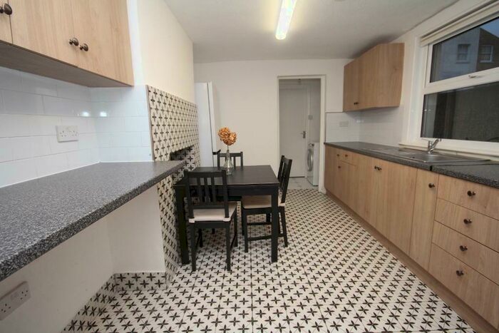 3 Bedroom Flat To Rent In Barretts Grove, Stoke Newington, London, N16