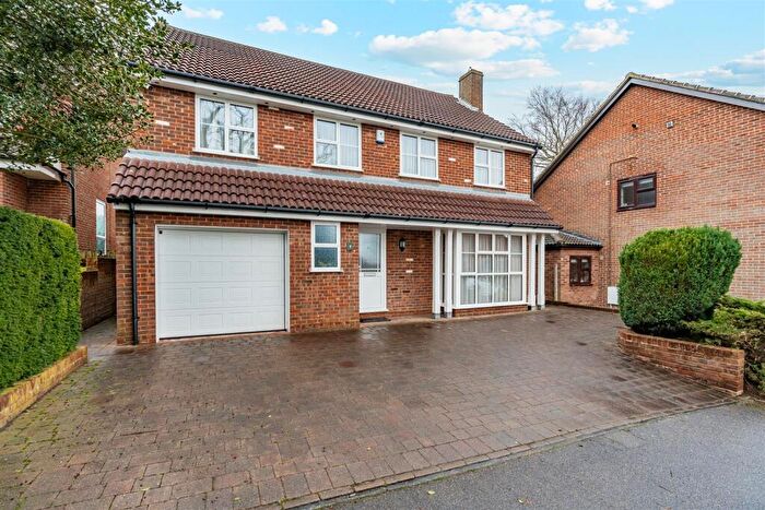 4 Bedroom Detached House For Sale In The Old Yews, New Barn, DA3