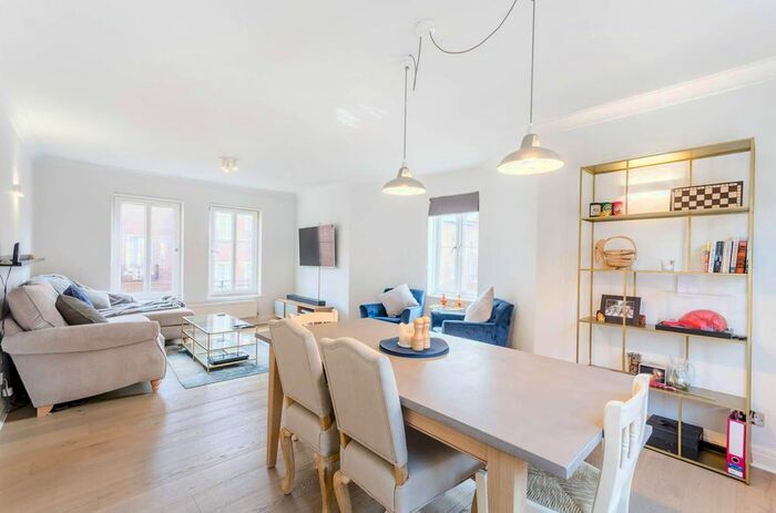 2 Bedroom Flat To Rent In Daventry Street, Marylebone, London, NW1