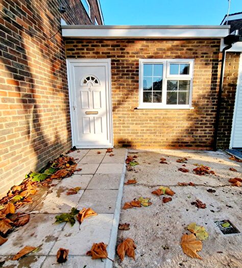 Studio To Rent In Newmarket Road, Crawley, RH10