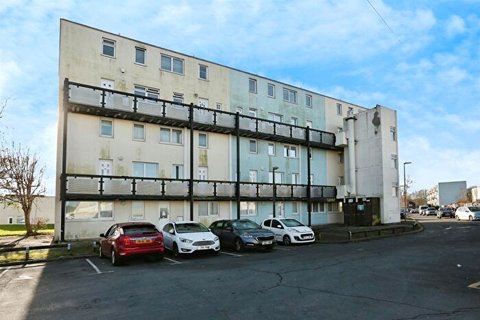 3 Bedroom Flat For Sale In Cornwell Close, Gosport, PO13