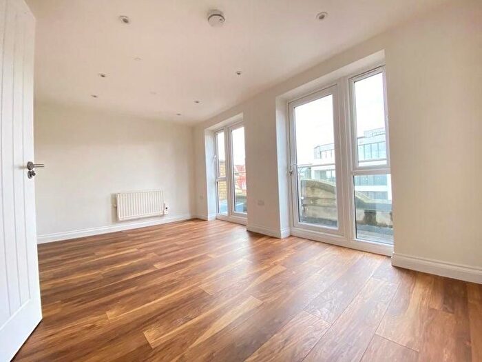 2 Bedroom Flat To Rent In Canberra Road, London, W13