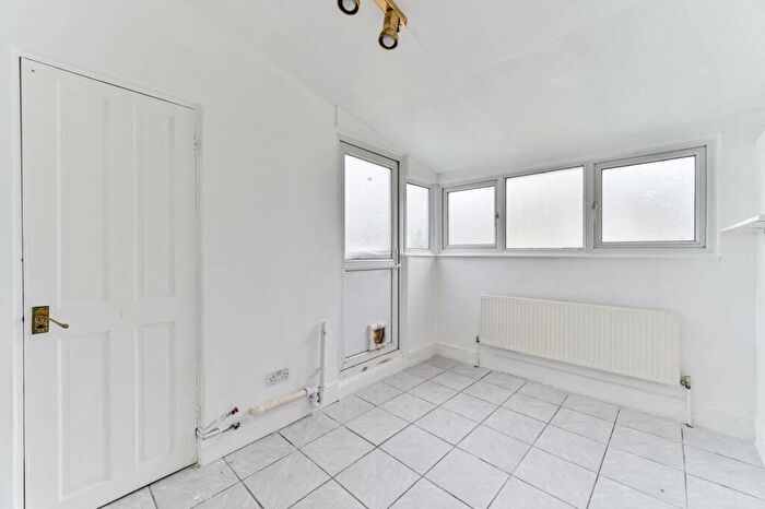 3 Bedroom Terraced House For Sale In Thornton Road, Croydon, CR0