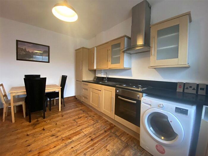 3 Bedroom Apartment To Rent In Davenant Road, Upper Holloway, London, N19
