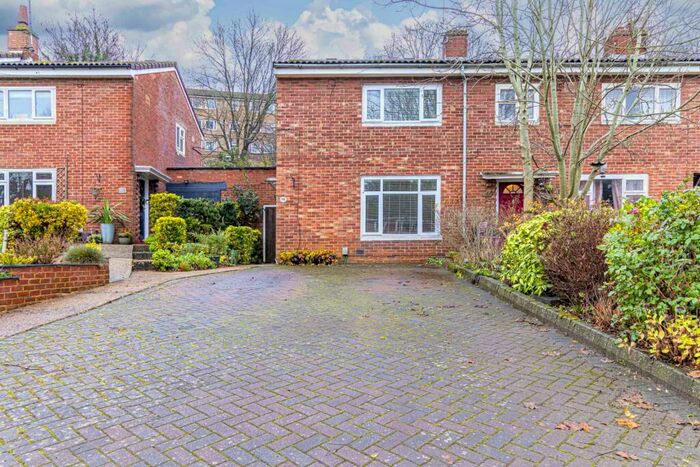 2 Bedroom Semi-Detached House To Rent In Beechfield Road, Hemel Hempstead, HP1