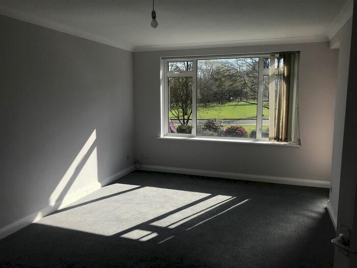 2 Bedroom Flat To Rent In Holmbury Manor, The Green, Sidcup DA14