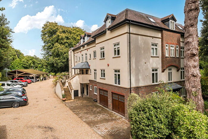 3 Bedroom Duplex For Sale In Kings Crescent, Winchester, SO22