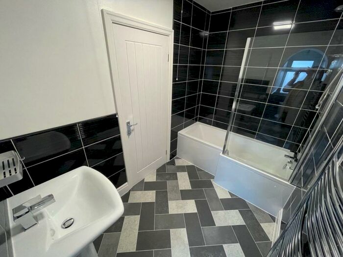 3 Bedroom Terraced House To Rent In Wold Road, Hull, HU5