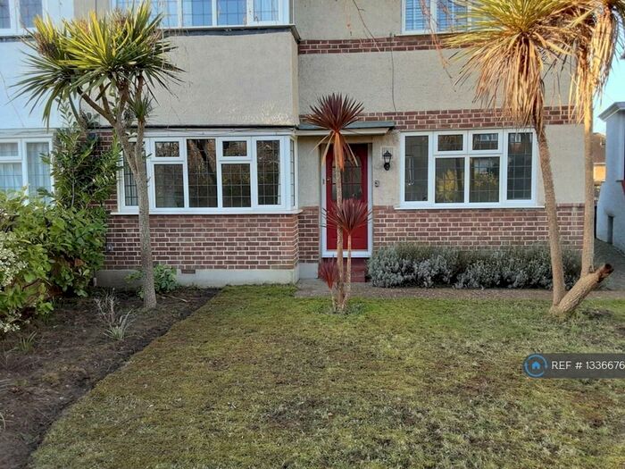 2 Bedroom Maisonette To Rent In Lancaster Close, Kingston Upon Thames, KT2