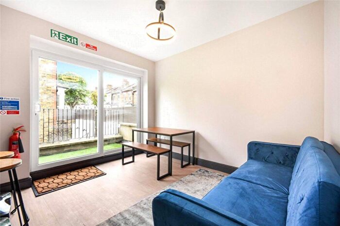 Studio To Rent In Taybridge Road, Battersea, London, SW11