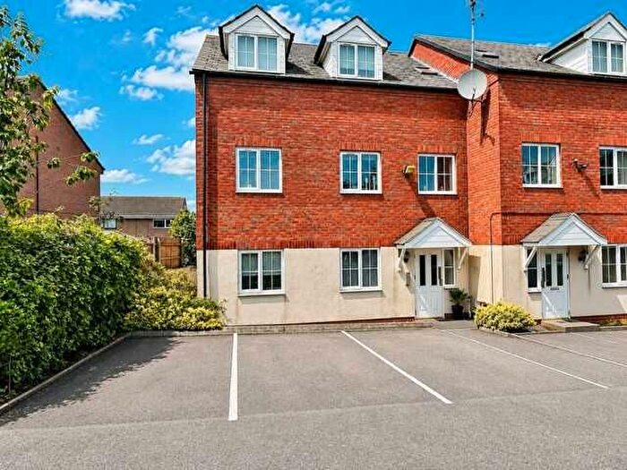 2 Bedroom Flat To Rent In Waterloo Court, Lower Pilsley, S45