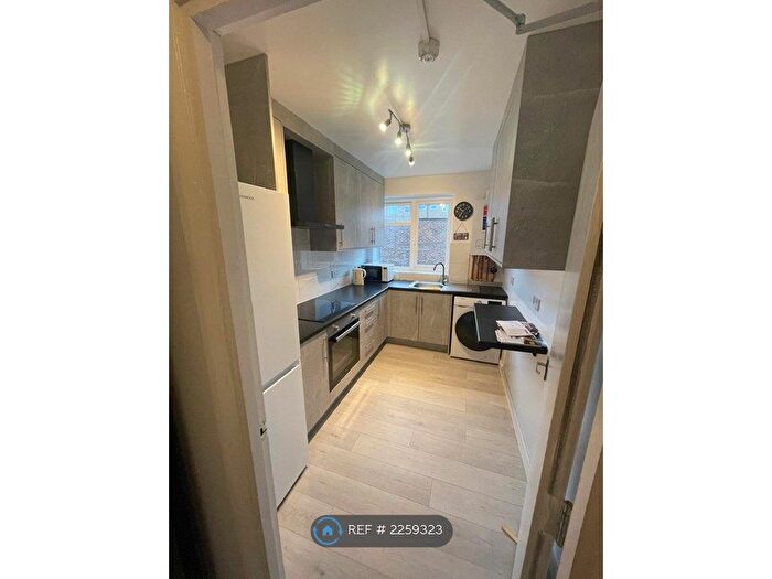 3 Bedroom Flat To Rent In Rydal Way, Ruislip, HA4