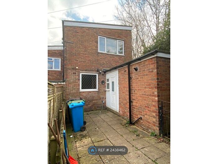 3 Bedroom Semi-Detached House To Rent In Blackstock Road, Sheffield, S14