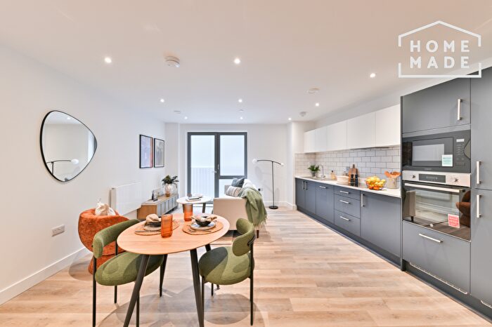 2 Bedroom Flat To Rent In The Charter, DA12