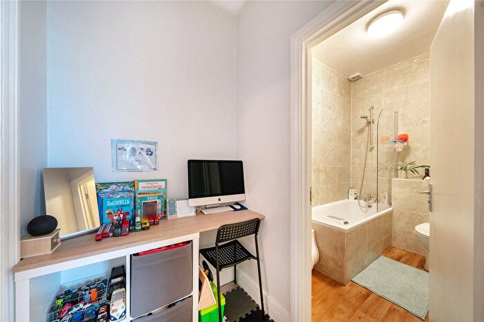 1 Bedroom Flat For Sale In Dukes Avenue, Muswell Hill, London, N10