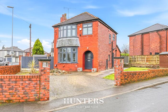 3 Bedroom Detached House For Sale In Ash Walk, Alkrington, Manchester, M24