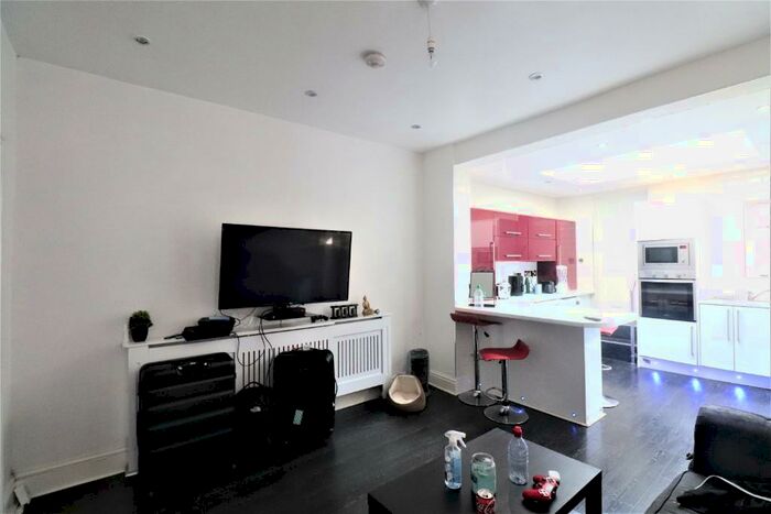 4 Bedroom Terraced House To Rent In Wiggin Street, Birmingham, B16