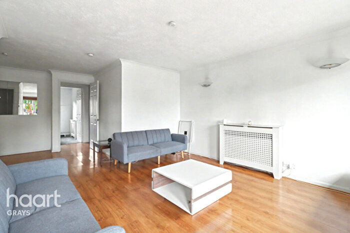 1 Bedroom Flat To Rent In Brimfield Road, Purfleet, RM19