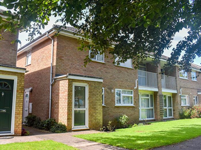 2 Bedroom Flat For Sale In Cox Gardens, Greens Norton, NN12