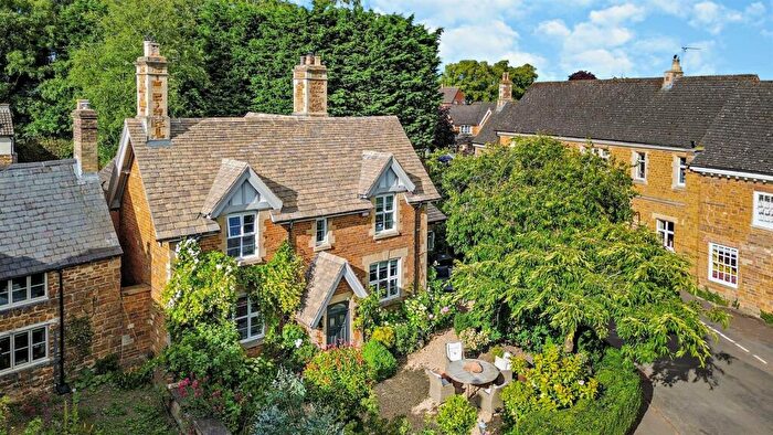 4 Bedroom Character Property For Sale In Cedar Street, Braunston, Rutland, LE15