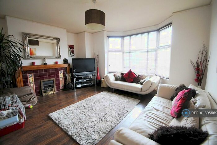2 Bedroom Flat To Rent In Neville Court, Birmingham, B13