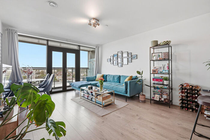 2 Bedroom Apartment For Sale In Fuse Building, Beechwood Road, London, E8