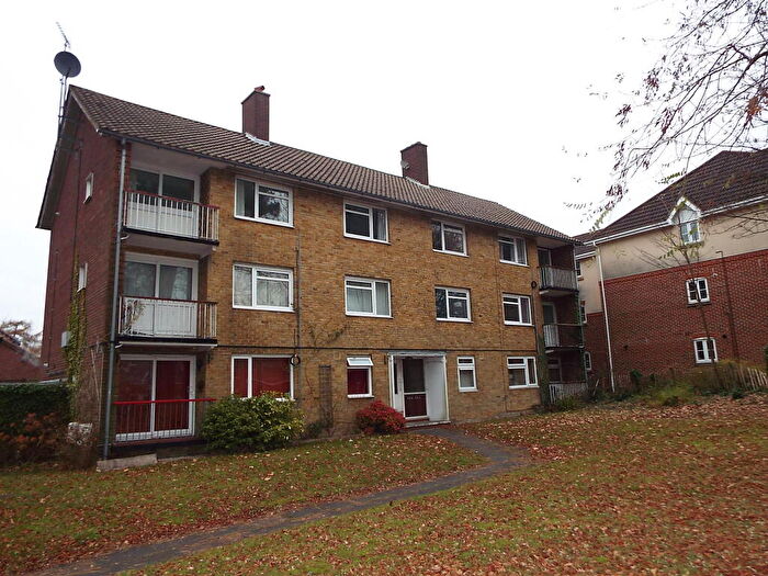 2 Bedroom Flat To Rent In Winchester Road, SO16