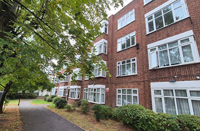 2 Bedroom Flat For Sale In Fairlop Court, Fairlop Road, Leytonstone, E11
