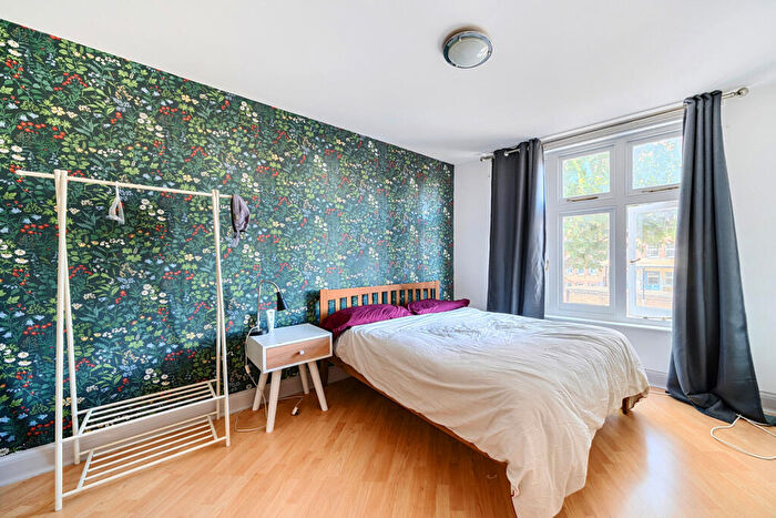 1 Bedroom Apartment For Sale In Mantle Road, London, SE4