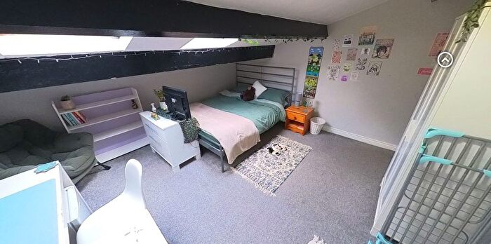 6 Bedroom Semi-Detached House To Rent In Richmond Mount, Leeds, LS6