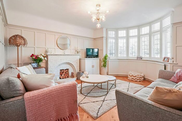5 Bedroom Detached House For Sale In Hays Walk, Cheam, SM2