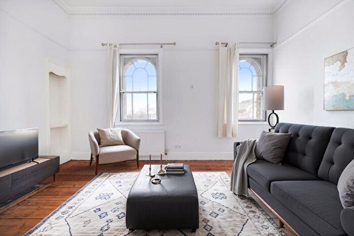 2 Bedroom Apartment To Rent In Glebe Court, Rainhill Way, E3