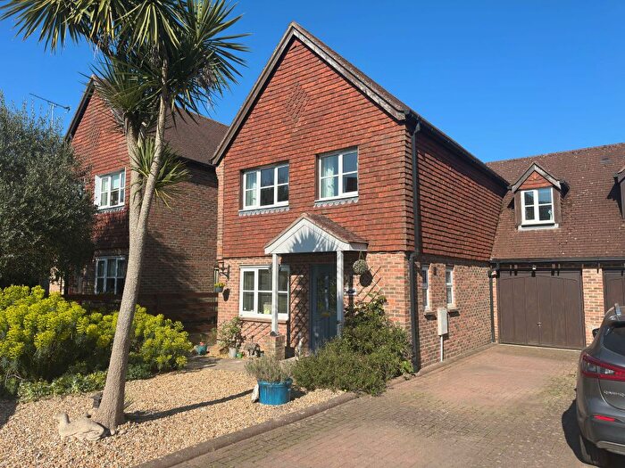 3 Bedroom Link Detached House For Sale In Hunters Mews, Fontwell, Arundel, BN18
