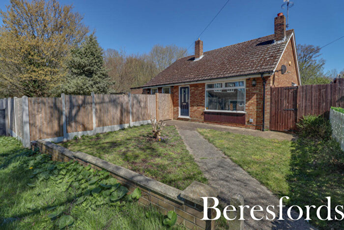 3 Bedroom Bungalow For Sale In Walton Gardens, Hutton, CM13