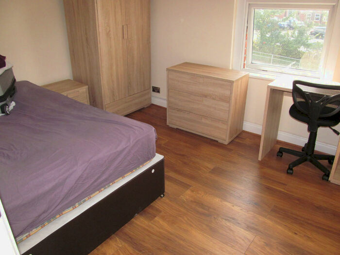 3 Bedroom Flat To Rent In Wokingham Road, Reading, Berkshire, RG6
