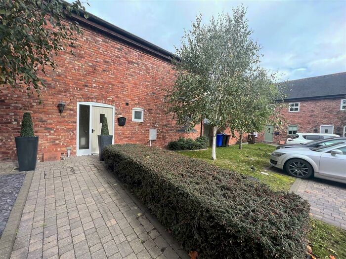 2 Bedroom Barn To Rent In Chestnut Drive, Burton-On-Trent, DE13