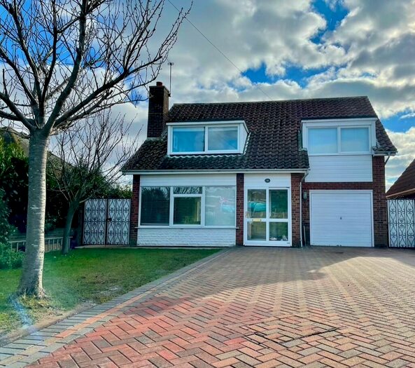 4 Bedroom Detached House To Rent In East Road, West Mersea, CO5